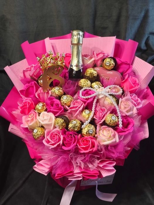 Prezent na 18 urodziny dla dziewczyny | Flower Box | Ferrero Rocher