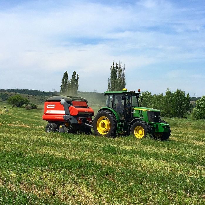 Трактор John Deere 6135B