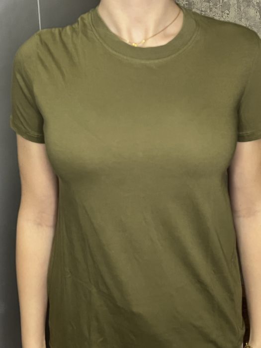 Футболка зелена, гарний стан