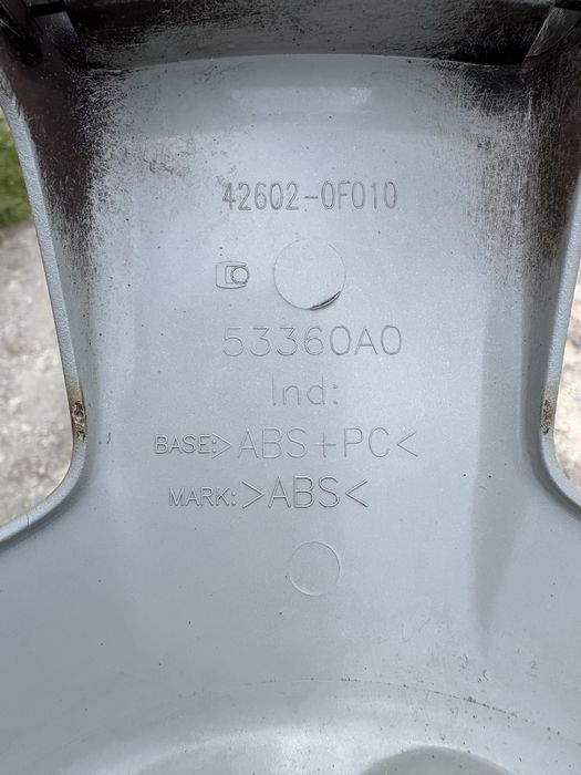 Sprzedam oryginalny kołpak do toyoty 16 cali