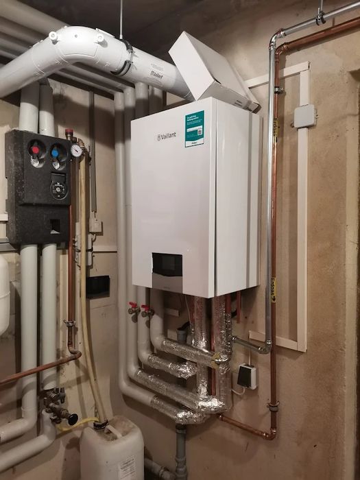 Hydraulik Instalacje grzewcze wodne Kotłownie łazienki pompa ciepła