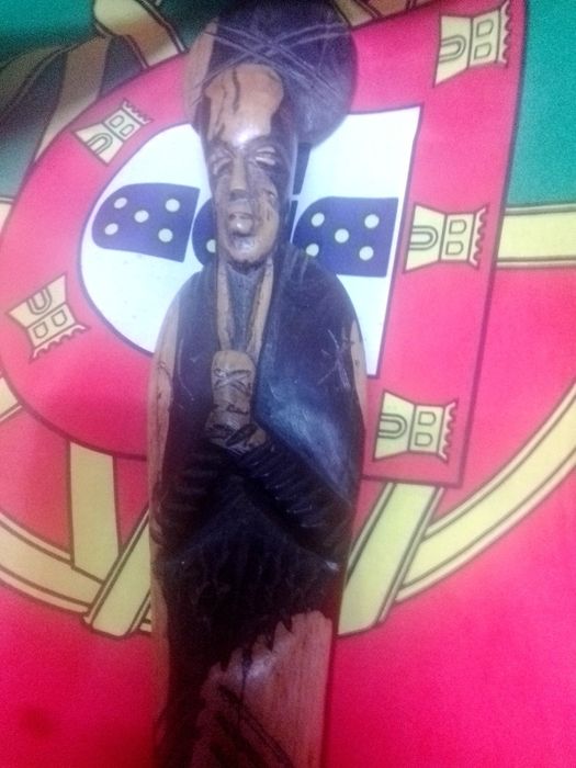 Arte africana em madeira, estatueta.