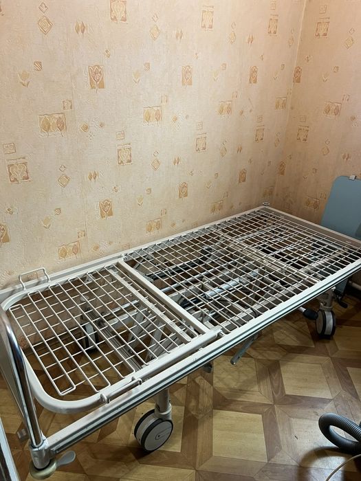 Кровать для лежачих функциональная на колёсах