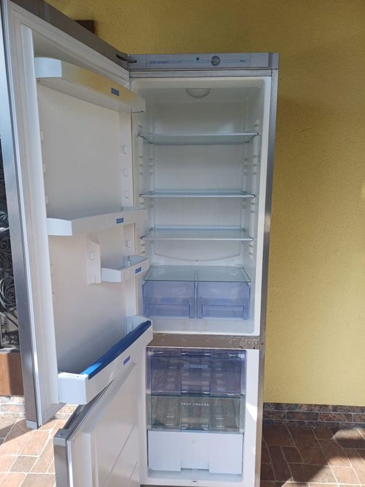 Холодильник  Snaige