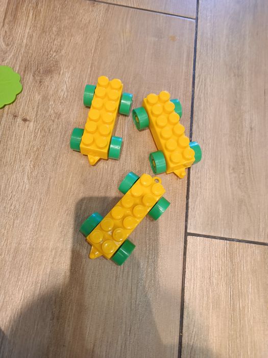 Klocki plastikowe z pojemnikiem