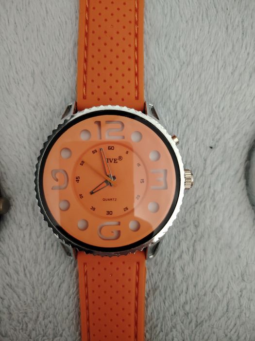 Lote 15 relógios, leia o anúncio todo.