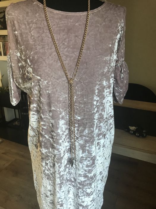 Welurowa różowa sukienka