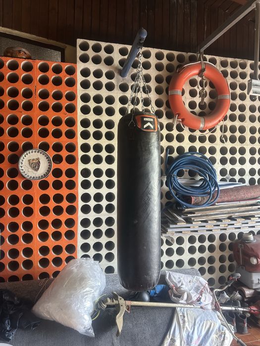 Saco de boxe sem luvas