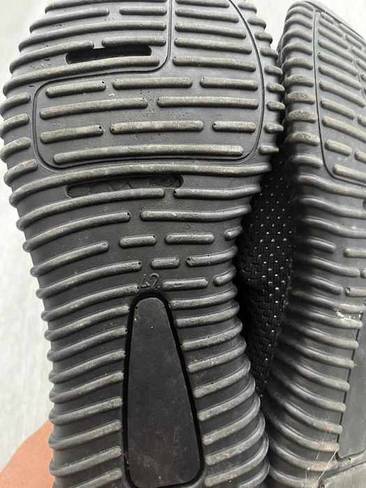 Кросівки 42 розмір