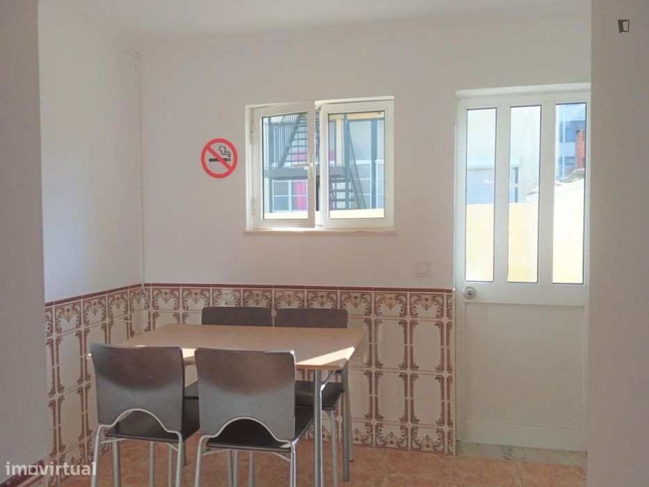 Quarto - localizado em Ajuda Lisbon