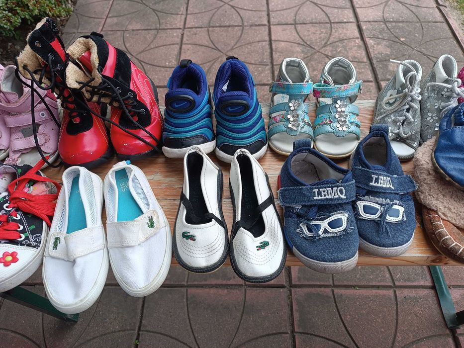 Karton butów od 18 do 24