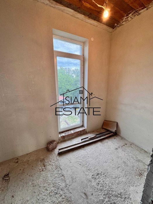 Продається малий житловий будинок з новим недобудованим будинком