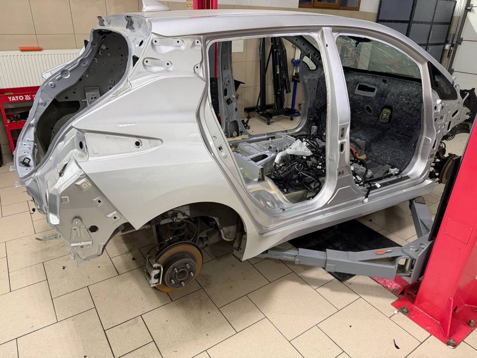 Nissan leaf 2  2018-2024 ze1 заднє ліве праве крило четверть поріг