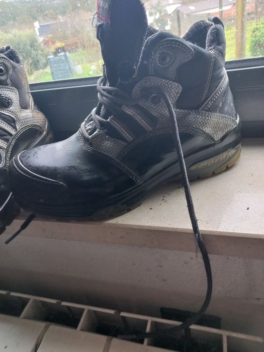 Botas de biqueira de aço,  38. Falar por  mensagens