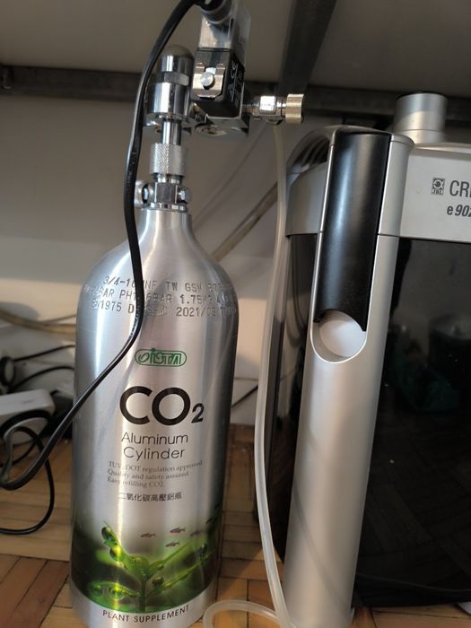 Aquário com filtro JBL e902 e sistema co2