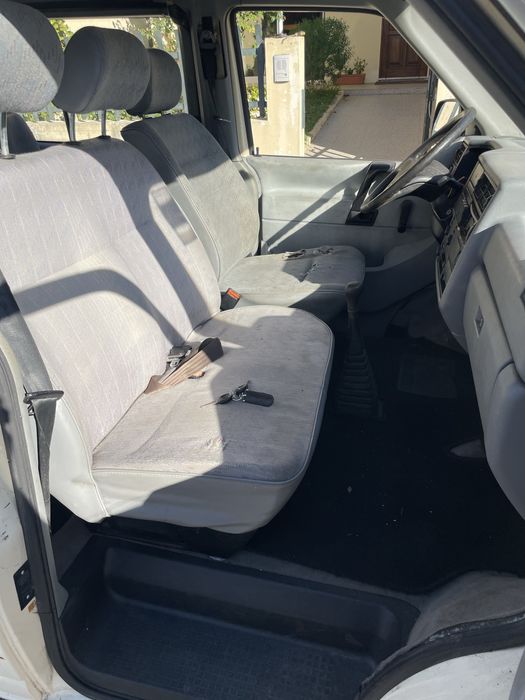 VW T4 Caravelle 9 Lugares | Duas Portas Laterais
