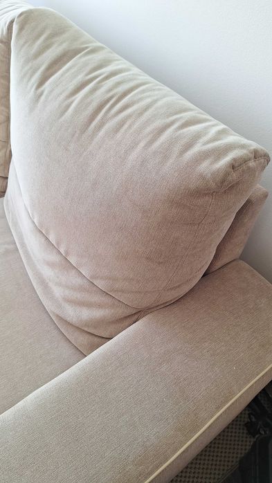Sofá bege 3 lugares