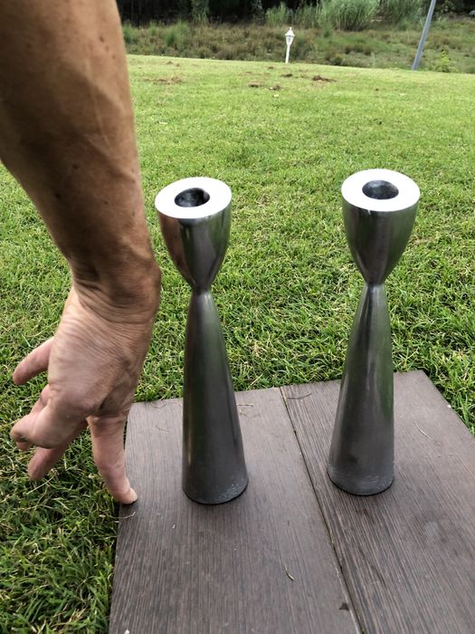 Castiçais, par. Liga e estanho com 2,7kg e 24cm