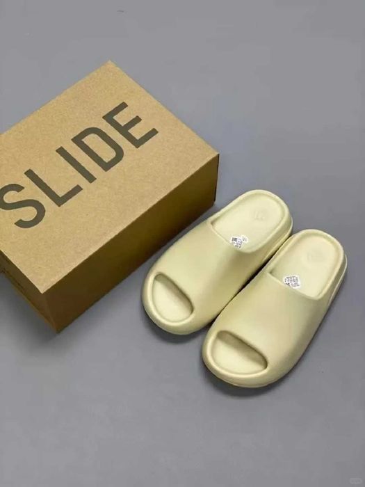 Buty meskie adidas_Yeezy_Slide_Bone_matowe buty sportowe R. 39
