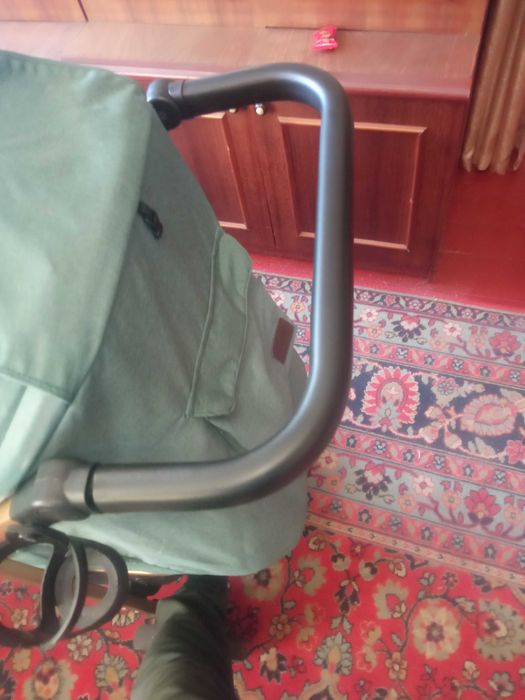 Детская коляска с подарком.