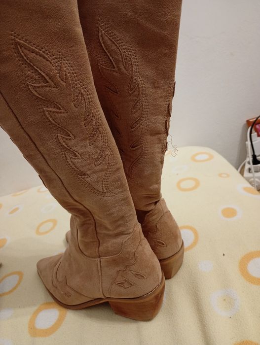 Botas à cowboy novas