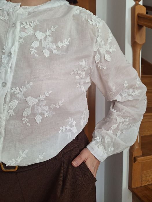 Elegancka bluzka z haftem M/L