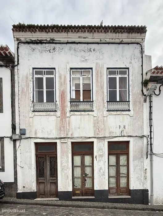 Moradia localizada na histórica cidade de Angra do Heroísmo