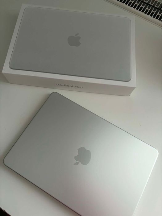 Macbook Neo  *jak nowy*