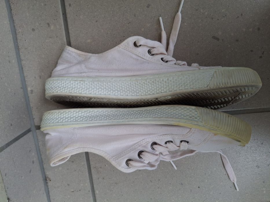 Białe trampki Levi's 40