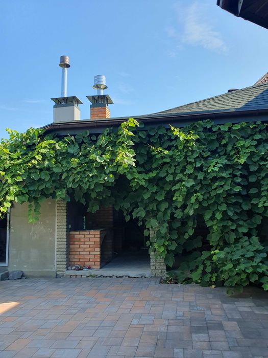 Продаж будинку з якісним ремонтом в центрі Бучі. Оформлення 2%