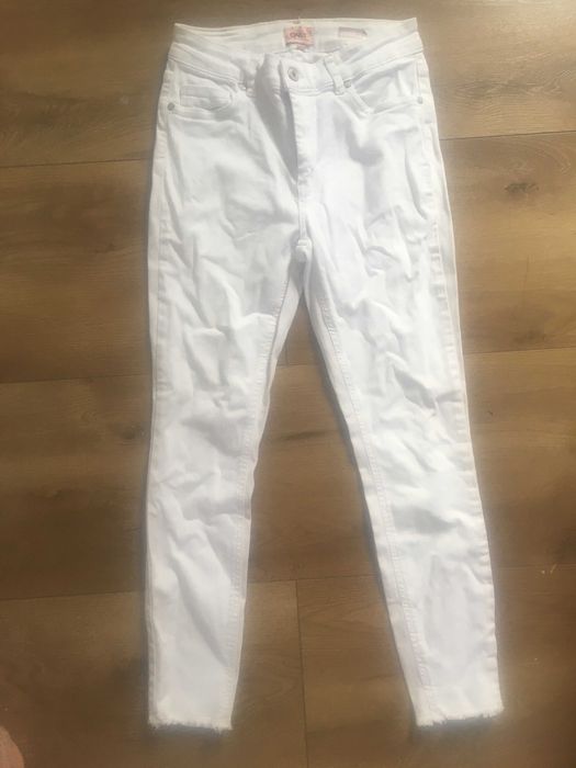 Białe dżinsy stretch rozmiar M