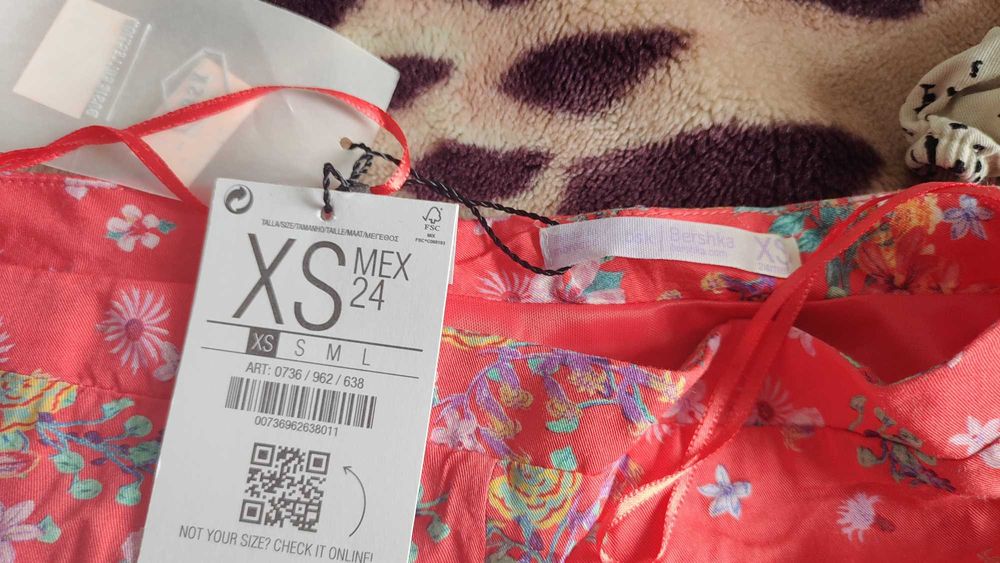 Юбка коротка. Стильна. На дівчину. Нова. Приємна тканика. Плаття