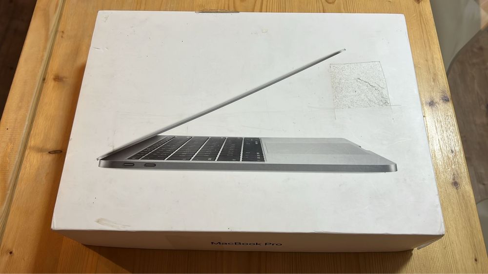 MacBook Pro 13,1”