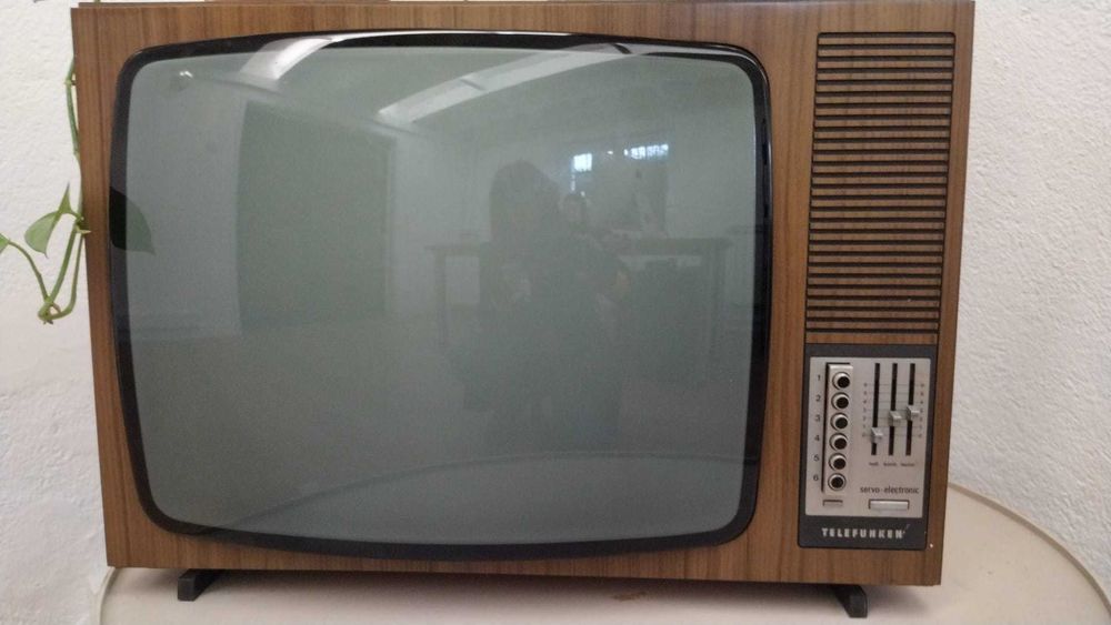 Televisão antiga vintage TELEFUNKEN