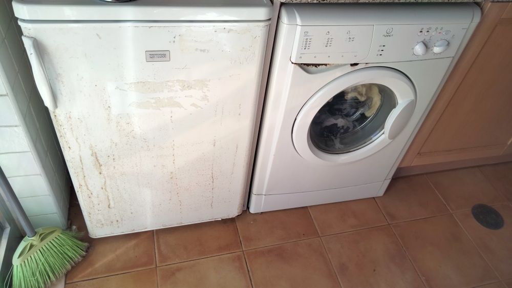 Máquina lavar e frigorífico