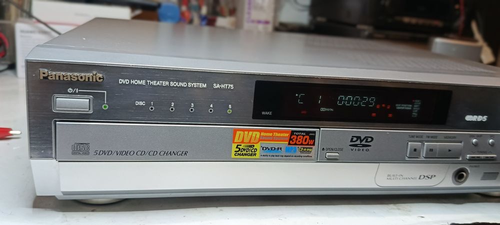 Amplituner ze zmieniarką DVD Panasonic SA-HT75