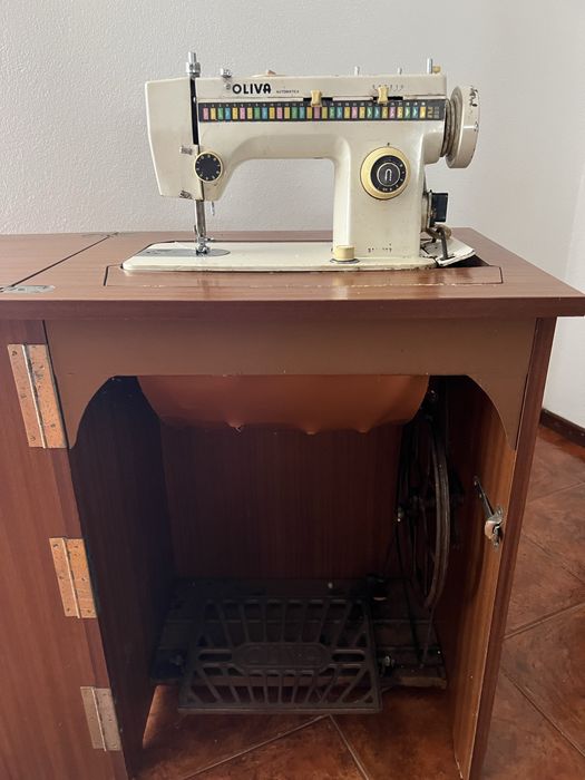 Maquina de Costura Oliva