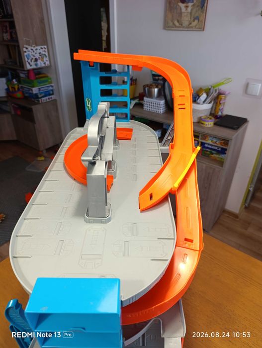 Garaż Hot Wheels Ultimate Garage z rekinem