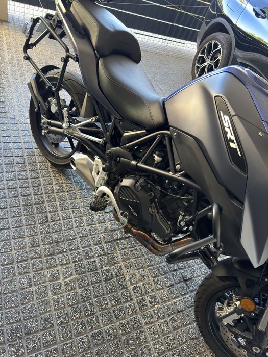 QJ Motor SRT 550 com extras