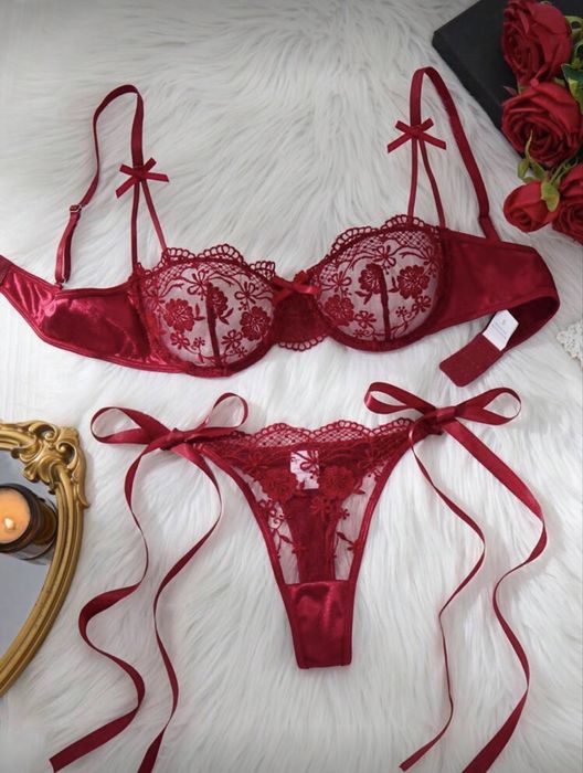 Zestaw bielizny czerwonej stanik biustonosz majtki stringi święta