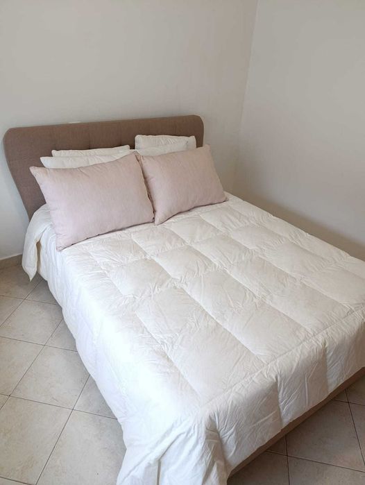 Vendo cama e colchão