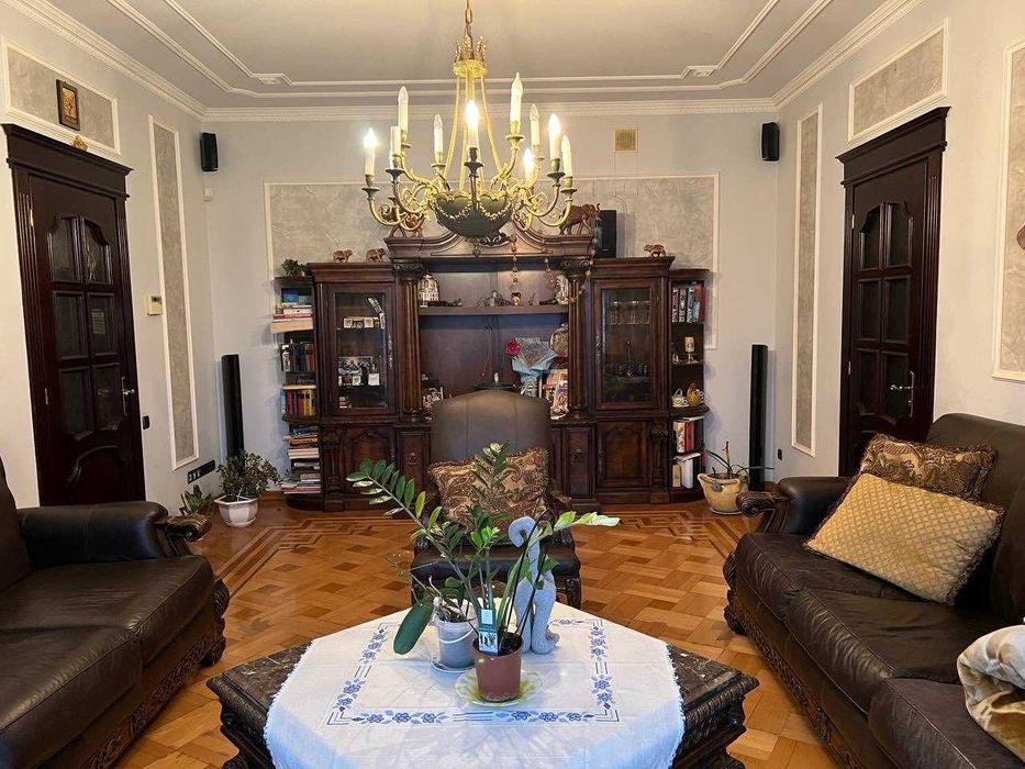 БЕЗ КОМІСІЇ!!! Продаж вишуканого особняка, в елітному районі Брюхович.