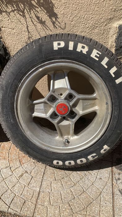 4 jantes Abarth com pneus.