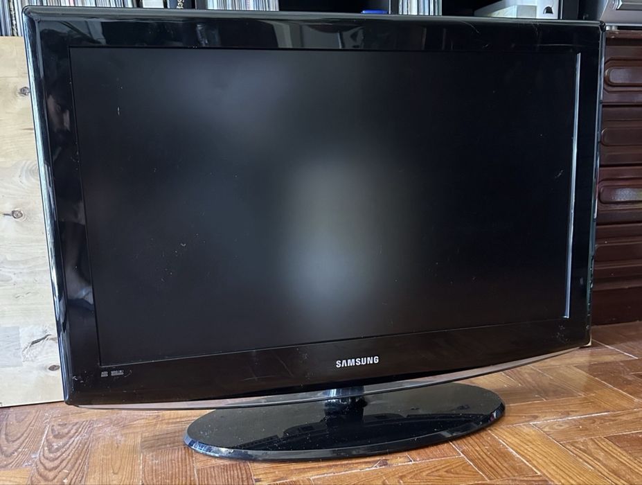 LE32D403E2W, um modelo LCD de 32 polegadas com resolução HD