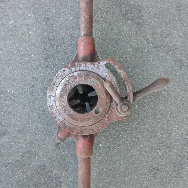 Atarraxa ajustável vários diâmetros antiga