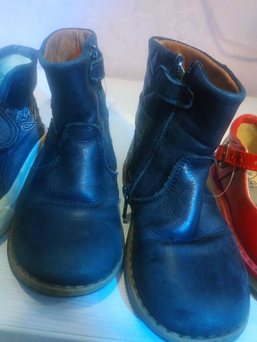 Продам детскую обувь