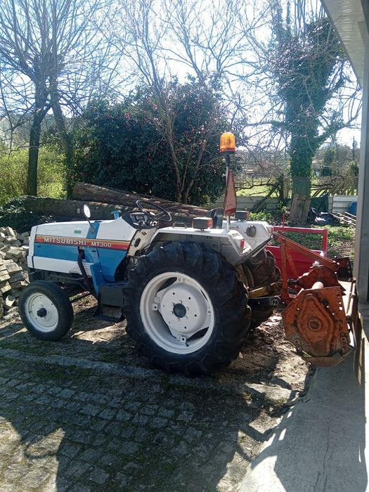 Trator Mitsubishi mt300