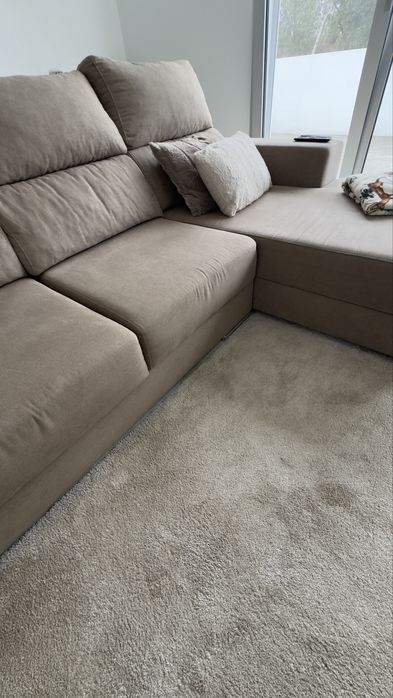 Sofá semi-novo, design moderno, chaise longue