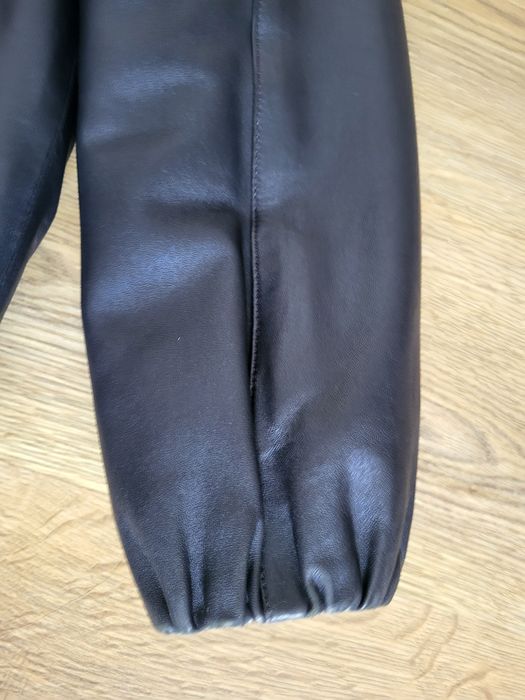 Продам стильну жіночу шкіряну куртку-бомбер  розмірL-XL-XXL