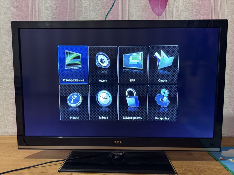 Телевізор TCL 40”